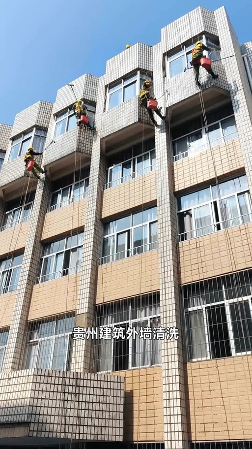 专业外墙清洗，为工厂、豪宅与住宅焕新容颜——普明物业管理
